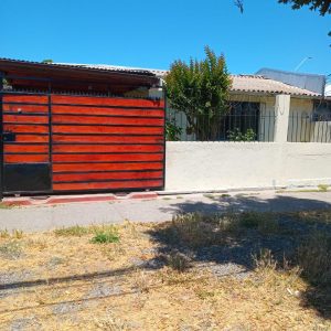 Casa con excelente ubicación y potencial comercial.comercial