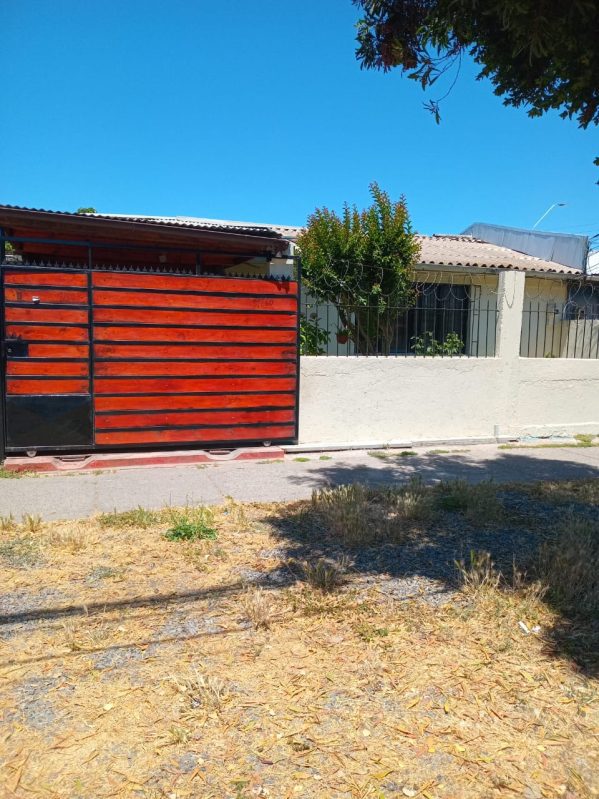 Casa con excelente ubicación y potencial comercial.comercial