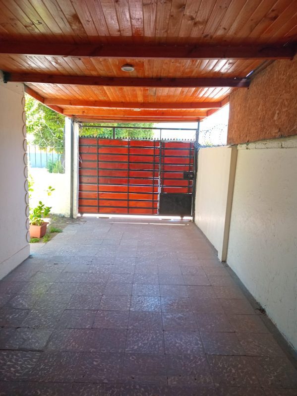 Casa con excelente ubicación y potencial comercial. - Imagen 13