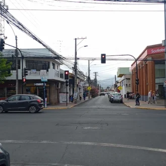 Locales comerciales en venta en el centro de San Fernando, con arriendos activos.