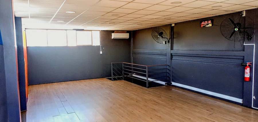 Edificio CXomercial en San Fernando, planta libre para oficinas.